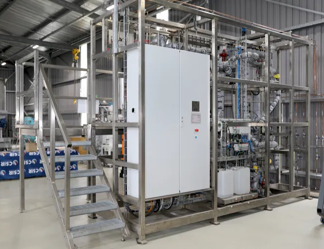 Bench/pilot-scale laboratory